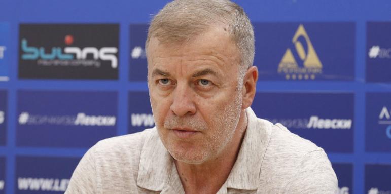 Сираков звъни на пожар, задава ли се продажба?